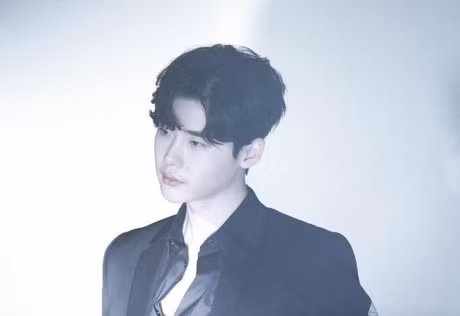 Sao Han 9/3: Lee Jong Suk de mai trai tim lang tu, Na Eun xinh nhu cong chua - Anh 1