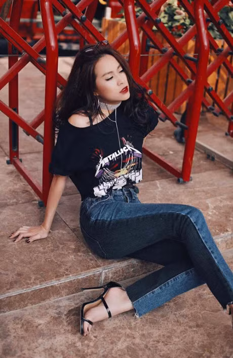 Sao Viet hoa nhip cung trao luu dien ao thun xuong pho - Anh 8