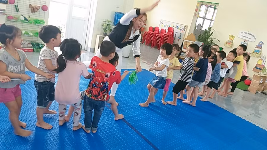 Cô - trò Trường mầm non Liên Hồng (TP Hải Dương).