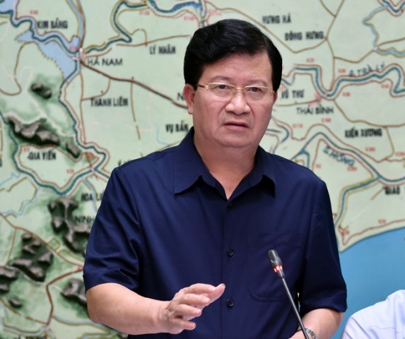 Phó Thủ tướng Trịnh Đình Dũng: Trước mắt cần tập trung sơ tán người dân đến nơi an toàn, tìm kiếm người mất tích Phó Thủ tướng Trịnh Đình Dũng: Trước mắt cần tập trung sơ tán người dân đến nơi an toàn, tìm kiếm người mất tích