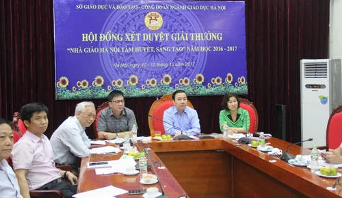 Hội đồng khoa học của Giải thưởng “Nhà giáo Hà Nội tâm huyết, sáng tạo” đưa ra câu hỏi cho các nhà giáo