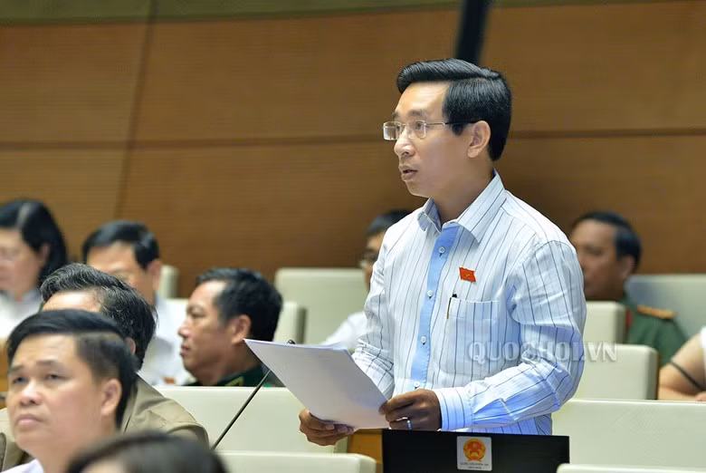 Đại biểu Nguyễn Văn Cảnh phát biểu thảo luận tại hội trường