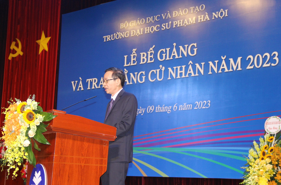 GS.TS Nguyễn Văn Minh – Hiệu trưởng Trường ĐH Sư phạm Hà Nội phát biểu tại buổi lễ. GS.TS Nguyễn Văn Minh – Hiệu trưởng Trường ĐH Sư phạm Hà Nội phát biểu tại buổi lễ.