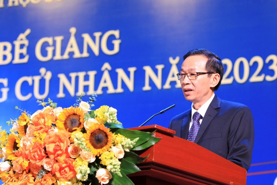 GS.TS Nguyễn Văn Minh phát biểu tại Lễ bế giảng và trao bằng cử nhân khoa học năm 2023. GS.TS Nguyễn Văn Minh phát biểu tại Lễ bế giảng và trao bằng cử nhân khoa học năm 2023.