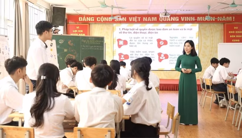 Cô Phạm Thị Thanh Huyền trong một giờ lên lớp. Ảnh: NVCC