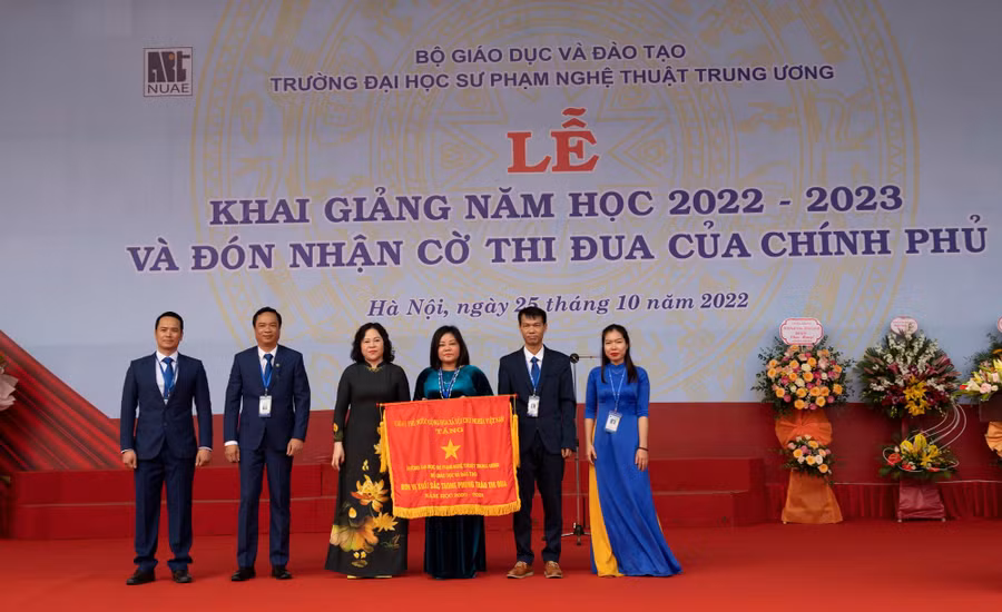 Trường ĐH Sư phạm nghệ thuật Trung ương vinh dự được Thủ tướng Chính phủ tặng Cờ thi đua.