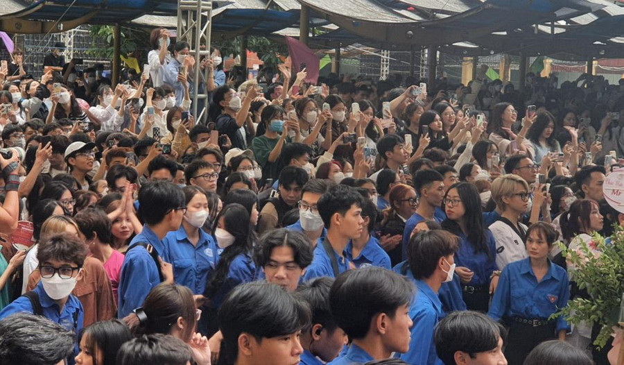 Hàng nghìn sinh viên đã được hòa mình vào các hoạt động âm nhạc trong buổi lễ khai giảng năm học mới.