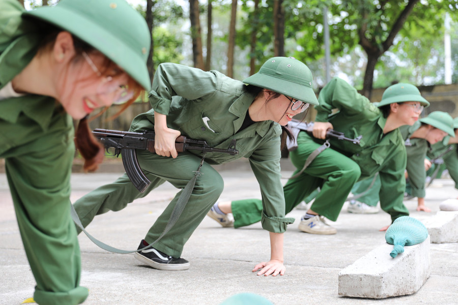 Lý thuyết và thực hành được các giáo viên tận tình hướng dẫn.