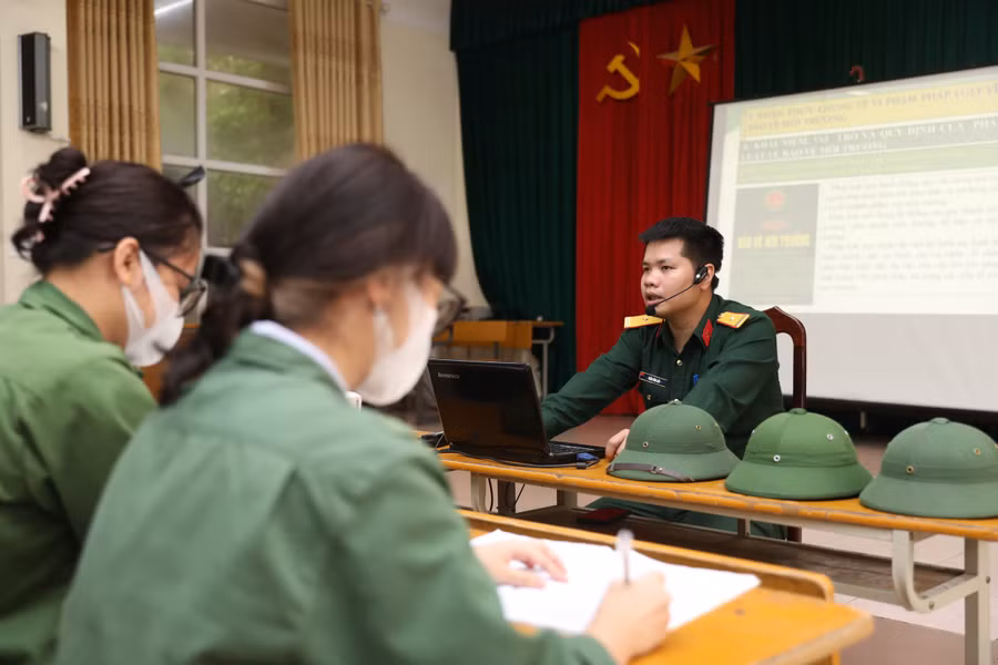 Môn học Giáo dục Quốc phòng và An ninh giúp sinh viên nắm rõ kiến thức cơ bản về quan điểm của Đảng, chính sách, pháp luật của Nhà nước về Quốc phòng và An ninh.