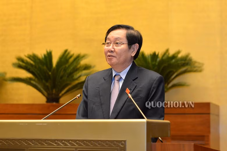 Bộ trưởng Lê Vĩnh Tân trả lời chất vấn.