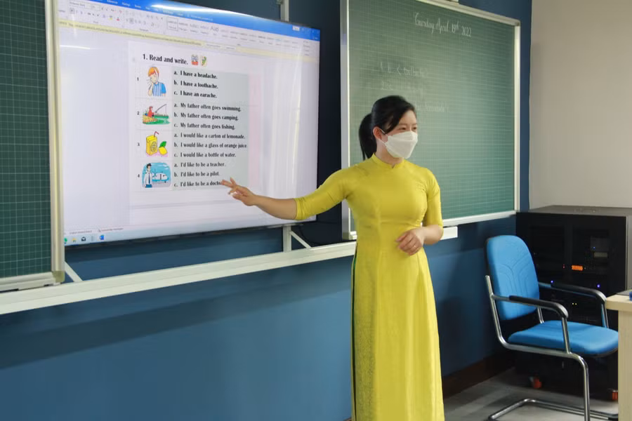 Tất cả các nội dung môn học, bài giảng có thể thông qua máy chủ của giáo viên phát.