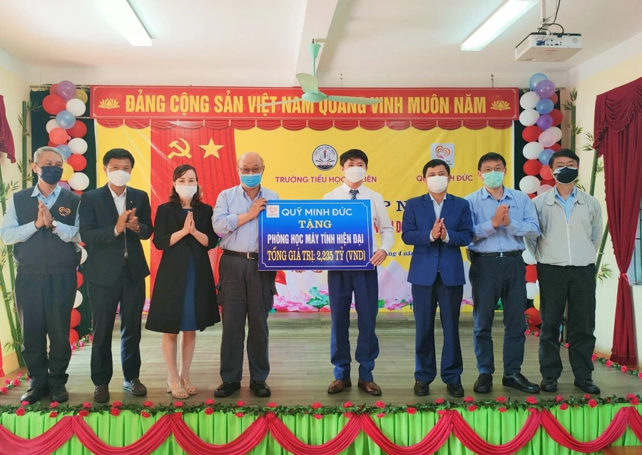 Quỹ Minh Đức tài trợ phòng học máy tính trị giá hơn 2,2 tỷ đồng