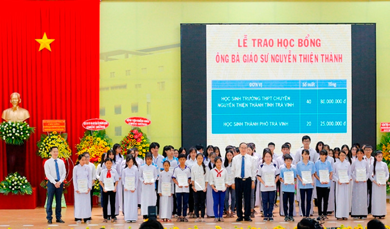 Học bông Ông Bà GS Nguyễn Thiện Thanh được HSSV vui mừng chờ đón Học bông Ông Bà GS Nguyễn Thiện Thanh được HSSV vui mừng chờ đón