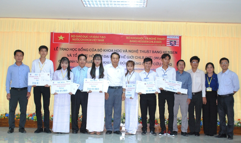 Nhiều học bổng mong muốn hỗ trợ đào tạo nhân lực chất lượng cho khu vực Nhiều học bổng mong muốn hỗ trợ đào tạo nhân lực chất lượng cho khu vực
