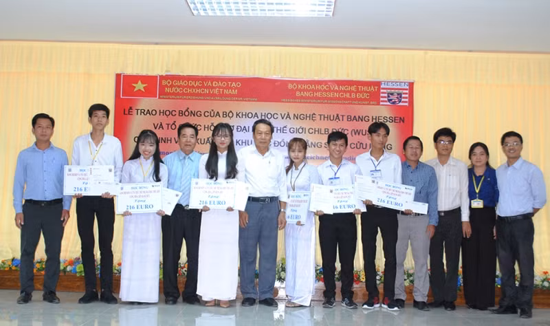Nhiều học bổng mong muốn hỗ trợ đào tạo nhân lực chất lượng cho khu vực