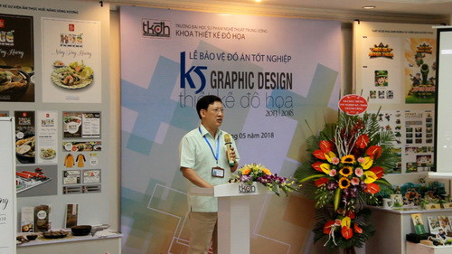 PGS.TS. Đào Đăng Phượng - Hiệu trưởng, Chủ tịch Hội đồng chấm đồ án tốt nghiệp phát biểu tại Lễ bảo vệ PGS.TS. Đào Đăng Phượng - Hiệu trưởng, Chủ tịch Hội đồng chấm đồ án tốt nghiệp phát biểu tại Lễ bảo vệ