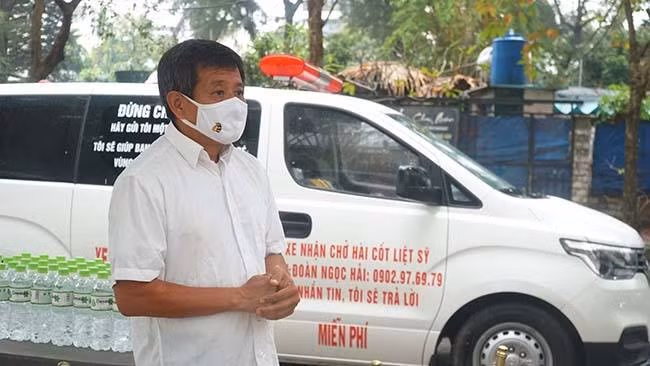 Khoảng 8h30’ ngày 25/2, ông Đoàn Ngọc Hải đã có mặt tại Khách sạn Elegant Suites (địa chỉ tại số 10B Đặng Thai Mai, Tây Hồ) để quyên góp tiền xây dựng nhà tình thương cho người nghèo tại tỉnh Hà Giang.