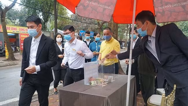 Ông Đoàn Ngọc Hải cho biết, sau khi đứng ra quyên góp, bản thân sẽ nghỉ ở Hà Nội một tối. Sau đó, ông sẽ di chuyển lên Hà Giang xây dựng nhà tình thương tại 4 xã huyện đang rất khó khăn cũng như phát sữa cho các em nhỏ tại đây.