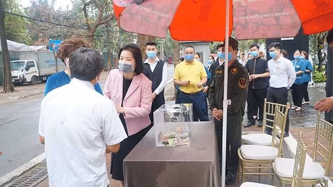 Theo ông Hải, ý tưởng mở thùng quyên góp bắt nguồn từ khi ông phục vụ tại một quán cơm ở TP. Huế (Thừa Thiên Huế). Tại mảnh đất cố đô, ông đã quyên góp được góp được 178 triệu 800 ngàn đồng.