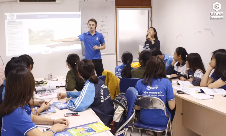 Lớp học với 100% Giáo viên bản ngữ kèm với trợ giảng người Việt