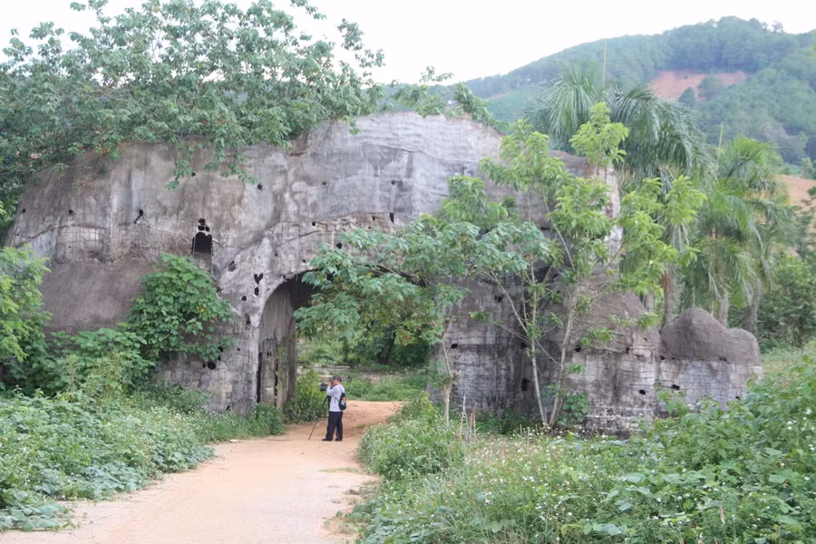 Theo kế hoạch, giai đoạn I của dự án, Công ty Vương Anh Minh sẽ xây dựng tại đây một khu du lịch, nghỉ dưỡng. Giai đoạn II sẽ tiến hành khai thác, chế biến nước khoáng từ nguồn suối nước nóng Đăk Tô, tổng vốn đầu tư dự kiến 8 tỷ đồng.