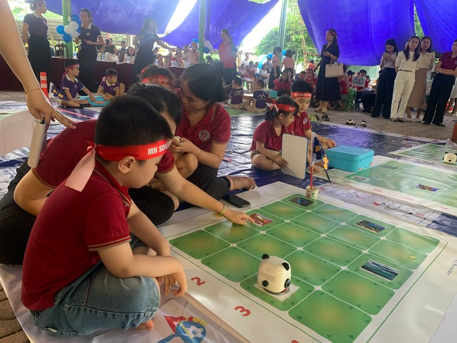 Chuẩn bị tâm thế để trẻ sẵn sàng bước vào vòng thi. Chuẩn bị tâm thế để trẻ sẵn sàng bước vào vòng thi.