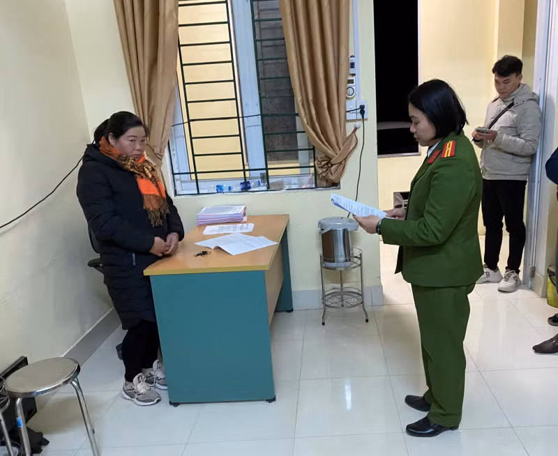 Cơ quan công an thi hành các quyết định tố tụng đối với Hoàng Thị Ngân.