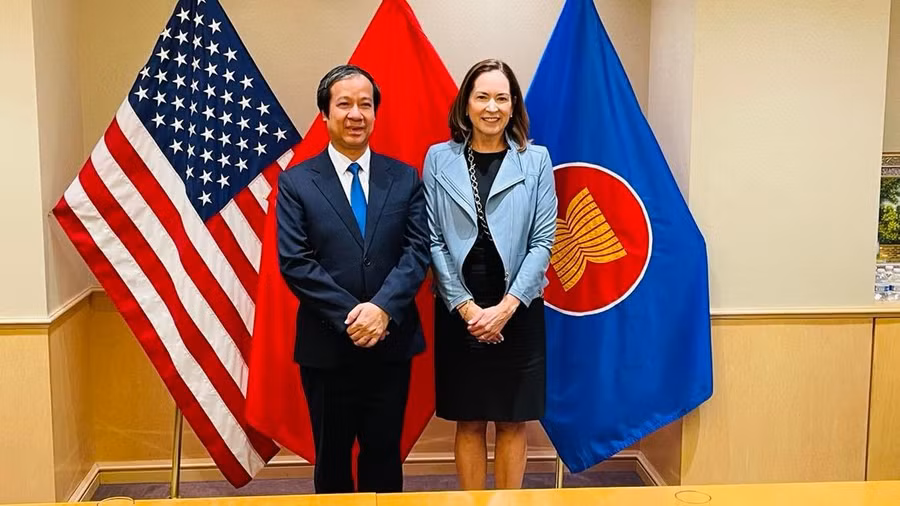 Bộ trưởng Nguyễn Kim Sơn và bà Lee Satterfield - Thứ trưởng Bộ Ngoại giao Hoa Kỳ tại buổi làm việc.