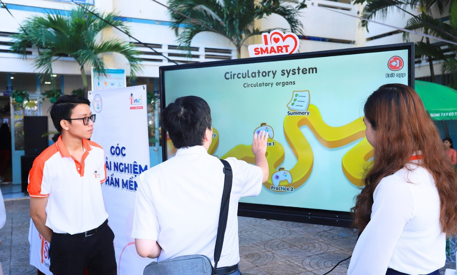 iSMART triển khai nhiều hội thảo, chuyên đề tập huấn kỹ năng công nghệ cho giáo viên và học sinh. (Ảnh: PN) iSMART triển khai nhiều hội thảo, chuyên đề tập huấn kỹ năng công nghệ cho giáo viên và học sinh. (Ảnh: PN)