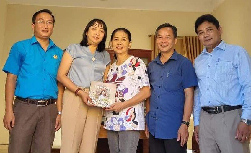 Lãnh đạo Công đoàn ngành Giáo dục Quảng Trị động viên nhà giáo mắc bệnh, hoàn cảnh khó khăn. Lãnh đạo Công đoàn ngành Giáo dục Quảng Trị động viên nhà giáo mắc bệnh, hoàn cảnh khó khăn.