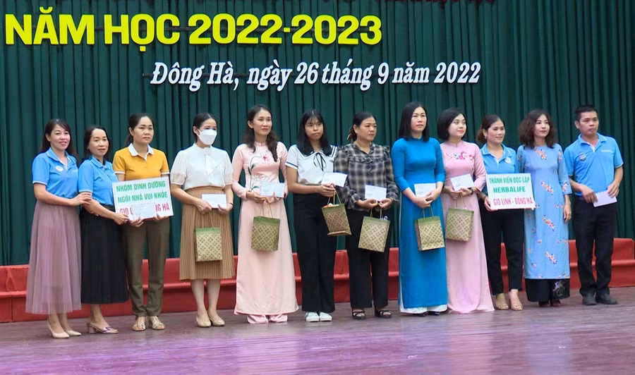 Công đoàn ngành Giáo dục Quảng Trị động viên nhà giáo mắc bệnh hiểm nghèo.