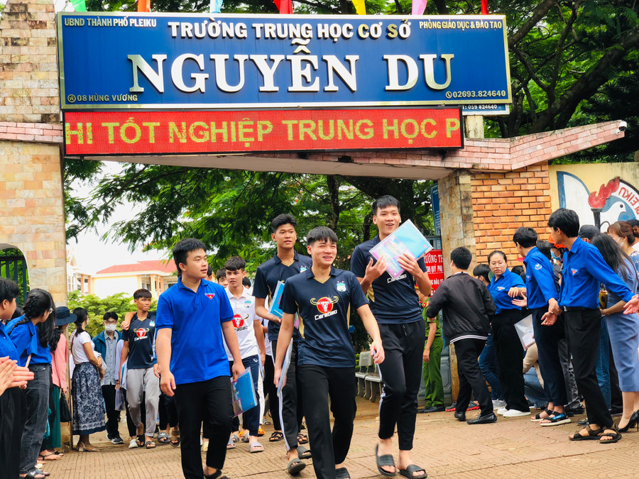 Thí sinh Gia Lai vui mừng, rạng ngời kết thúc bài thi tổ hợp. Thí sinh Gia Lai vui mừng, rạng ngời kết thúc bài thi tổ hợp.