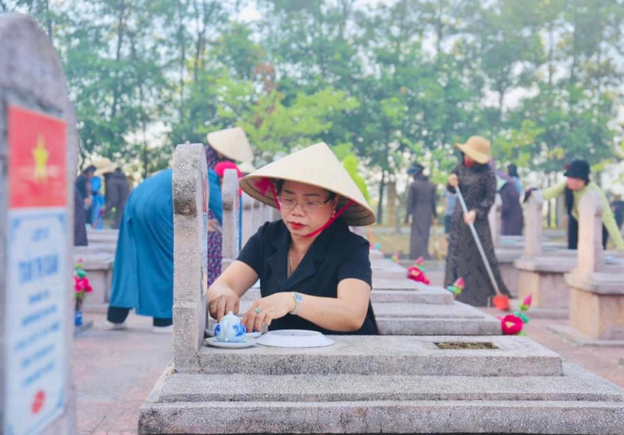 Hơn 900 cán bộ, giáo viên huyện Thạch Hà (Hà Tĩnh) tổng dọn vệ sinh tại nghĩa trang liệt sĩ trên địa bàn. Hơn 900 cán bộ, giáo viên huyện Thạch Hà (Hà Tĩnh) tổng dọn vệ sinh tại nghĩa trang liệt sĩ trên địa bàn.