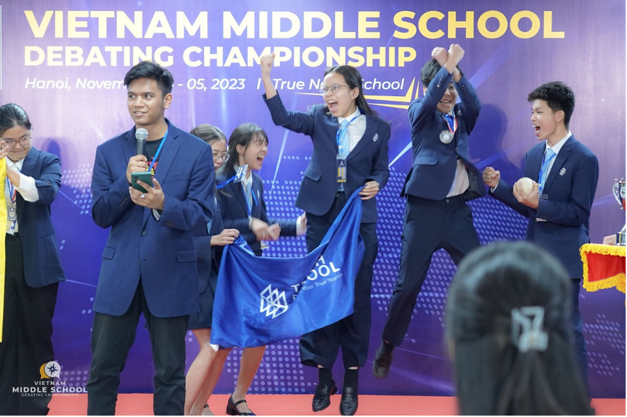 TNS Midnight chiến thắng tại Bảng Junior. TNS Midnight chiến thắng tại Bảng Junior.