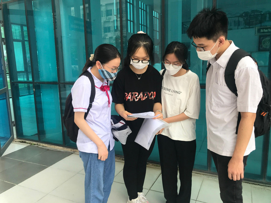 Thí sinh cùng chung nhận định đề thi tiếng Anh vừa sức, nhưng đạt điểm cao không dễ Thí sinh cùng chung nhận định đề thi tiếng Anh vừa sức, nhưng đạt điểm cao không dễ