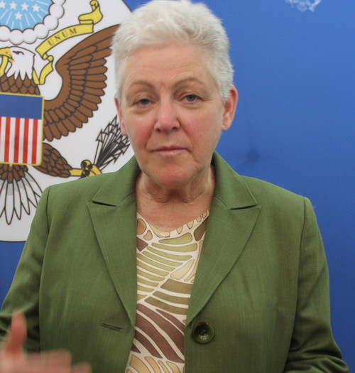 Bà Gina McCarthy Bà Gina McCarthy