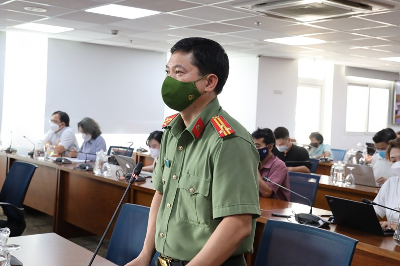 Thượng tá Lê Mạnh Hà, Phó Trưởng phòng Tham mưu, Công an TP. Hồ Chí Minh phát biểu tại họp báo. Ảnh: Linh Nhi.