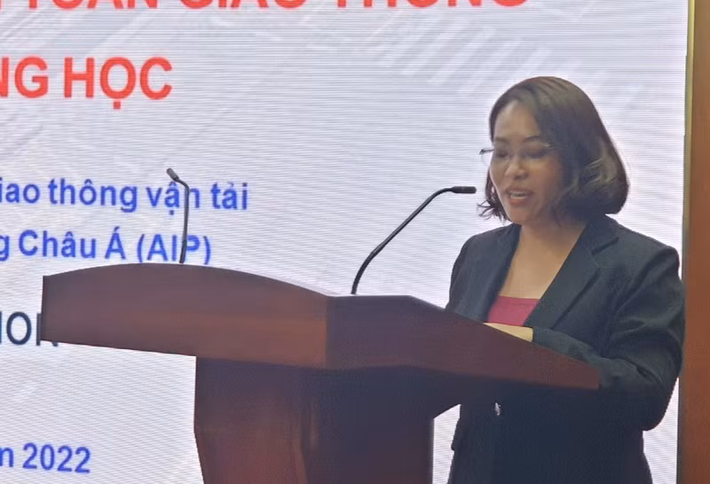 Bà Trịnh Thị Vân Giang chia sẻ tại hội thảo.