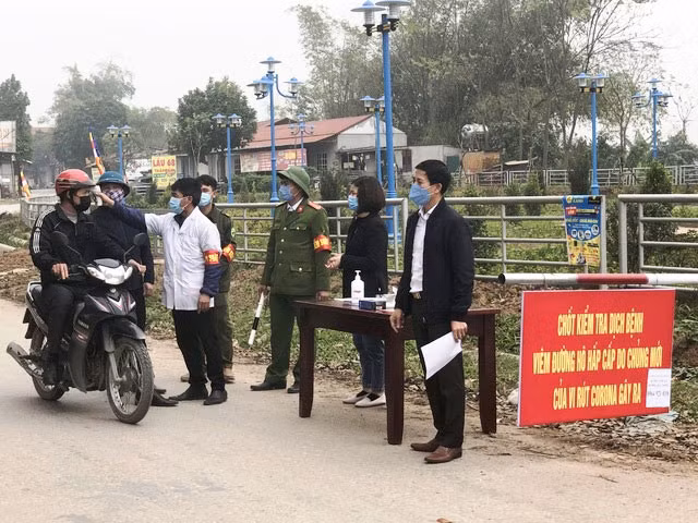 Một chốt kiểm soát dịch bệnh trên địa bàn tỉnh Vĩnh Phúc.