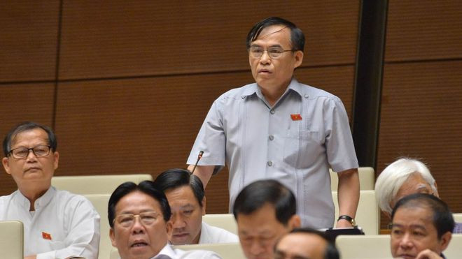 Đại biểu Phùng Văn Hùng. Đại biểu Phùng Văn Hùng.