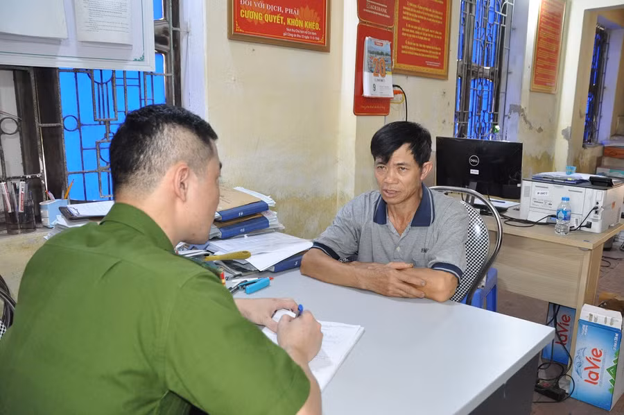 Ông Nguyễn Văn Nam làm việc với cơ quan chức năng.