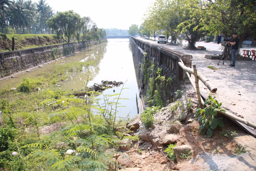 Đơn vị thi công không phục hồi những vị trí đã phá dỡ để tập kết vật liệu thi công.