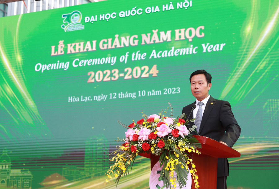 Giám đốc ĐHQGHN Lê Quân phát biểu khai mạc. Giám đốc ĐHQGHN Lê Quân phát biểu khai mạc.