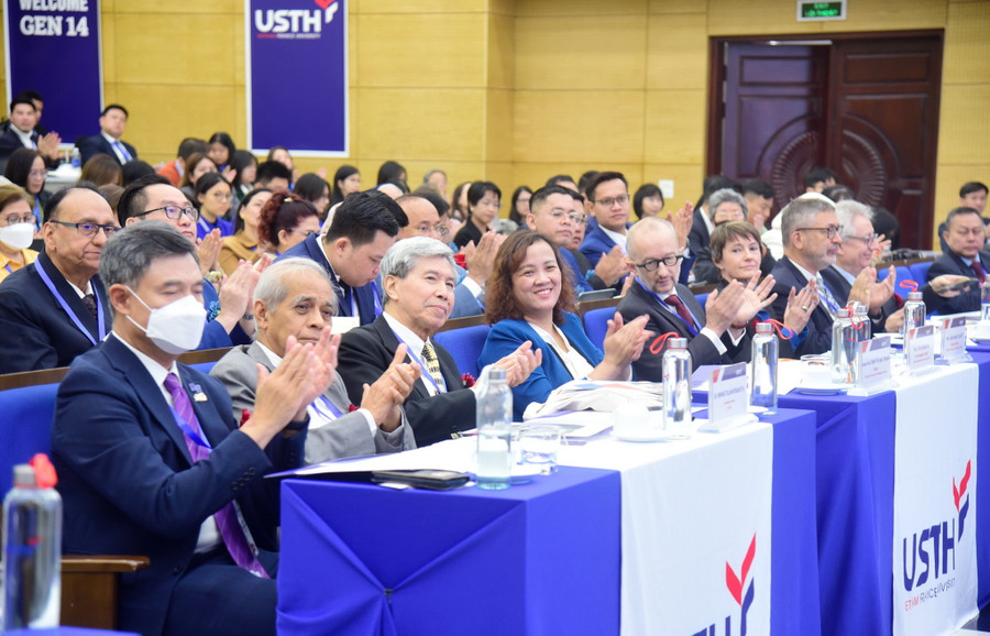 Các chuyên gia, nhà khoa học trong nước và quốc tế tham dự hội thảo.