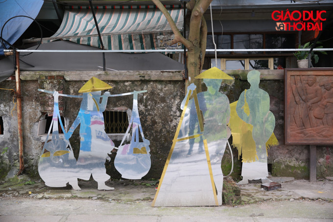 Hô "biến" bãi rác ven sông Hồng thành không gian nghệ thuật ảnh 3