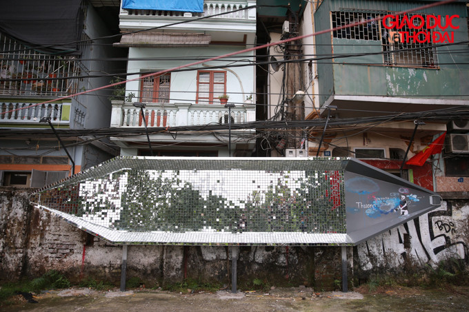 Hô "biến" bãi rác ven sông Hồng thành không gian nghệ thuật ảnh 1