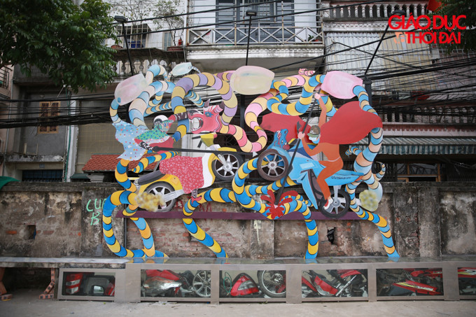 Hô "biến" bãi rác ven sông Hồng thành không gian nghệ thuật ảnh 7