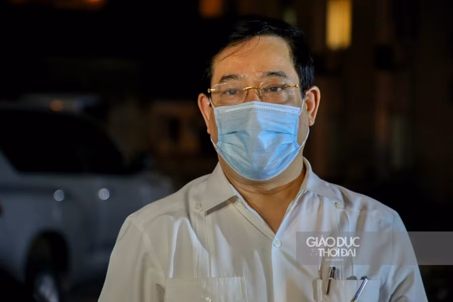 Ông Lương Ngọc Khuê trực tiếp chỉ đạo công tác phòng, chống dịch bệnh tại bệnh viện E.