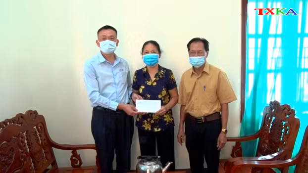 Formosa Hà Tĩnh trao tặng cho Hội Bảo trợ Người Khuyết tật, trẻ mồ côi và nạn nhân chất độc da cam thị xã Kỳ Anh 30 triệu đồng