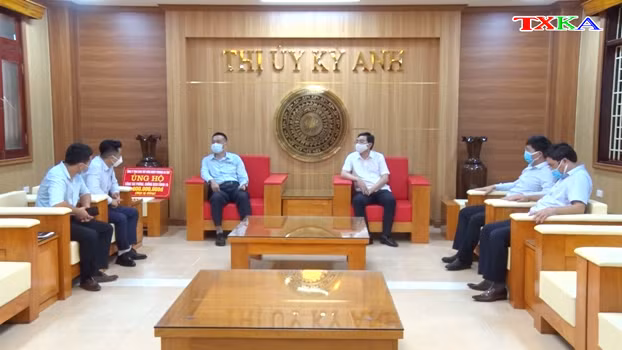 Bí thư Thị ủy Đặng Văn Thành bày tỏ lòng cảm ơn trước tấm lòng, tinh thần trách nhiệm, chung tay vì cộng đồng của Công ty TNHH Gang thép Hưng Nghiệp Formosa Hà Tĩnh